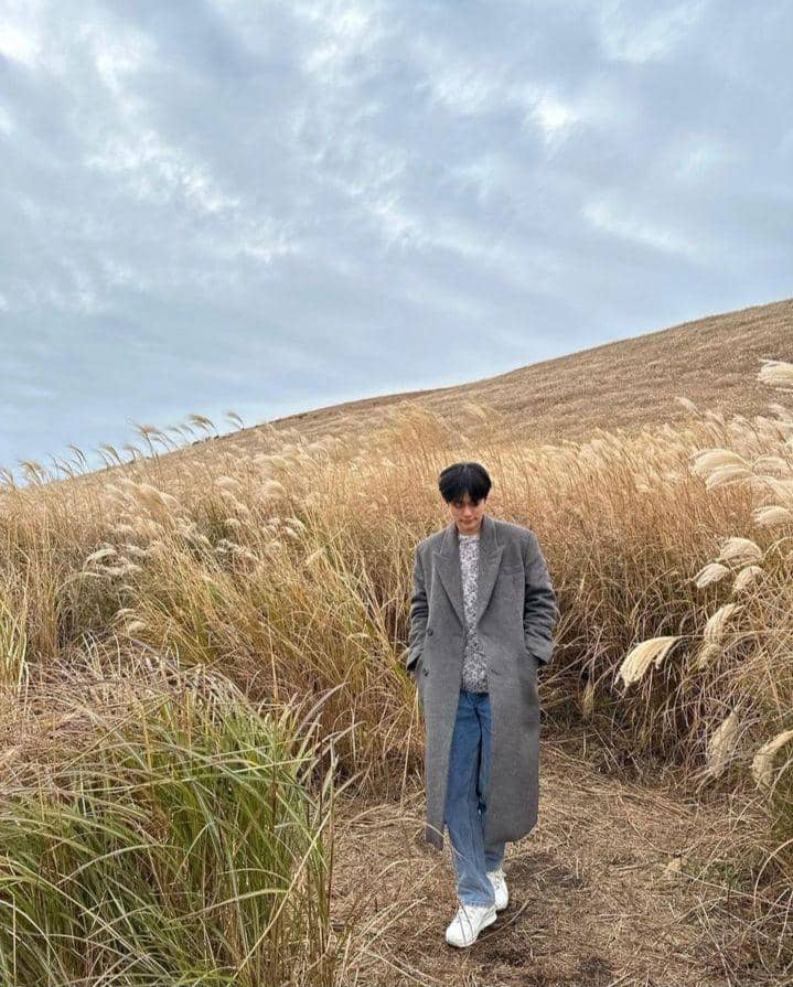 Yoo Seon Ho (instagram.com/official_yooseonho)