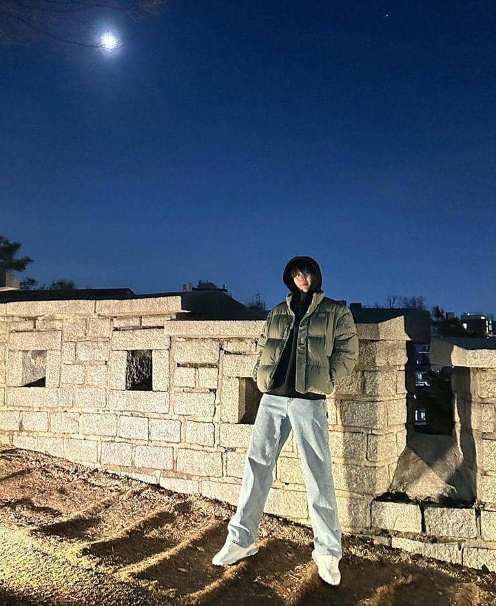 Yoo Seon Ho (instagram.com/official_yooseonho)