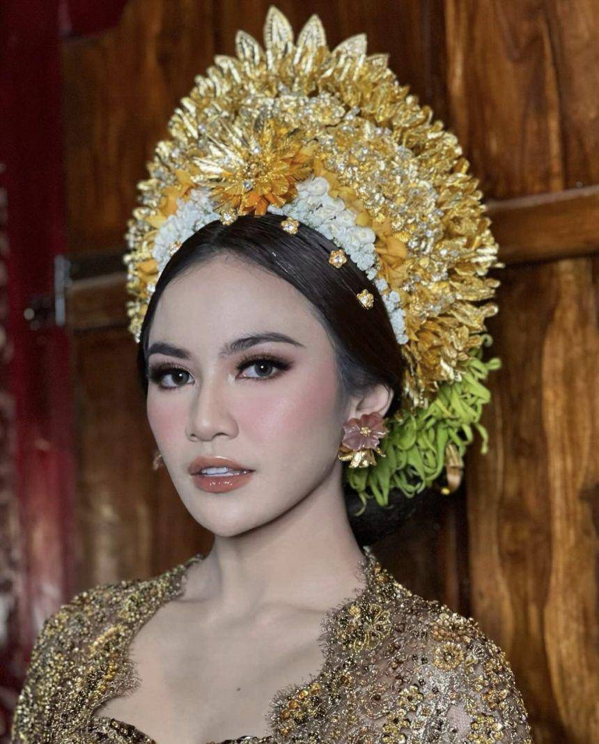 Prosesi adat Bali Mepamit Mahalini Raharja dan Rizky Febian. (Instagram.com/ochiipramita)