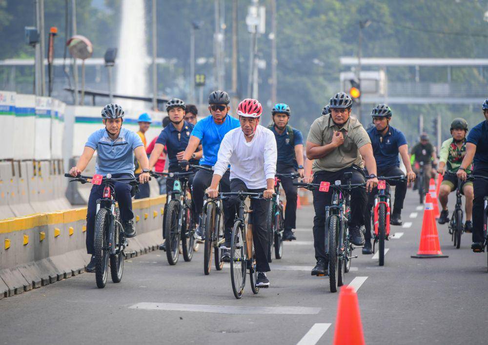 Presiden Jokowi Sapa Warga di Kawasan CFD Bundaran HI di Minggu Pagi (5/5/2024) (dok. Sekretariat Presiden)