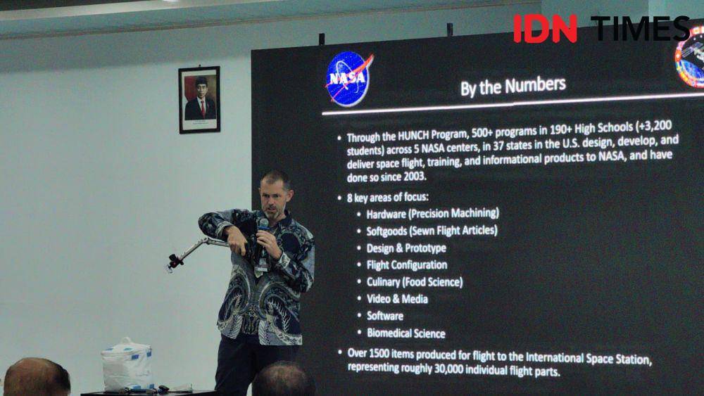 Seminar Antariksa dengan NASA, VOYAGER SPACE, NASA HUNCH, dan OCCULLOSPACE di Solo Techno Park (STP) Solo. (IDN Times/Larasati Rey)