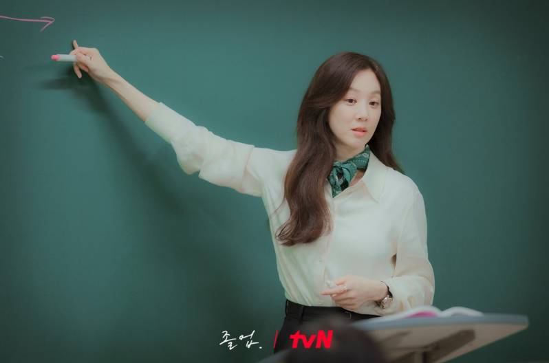 Jung Ryeo Won di drama The Midnight Romance in Hagwon (Dok. tvN/The Midnight Romance in Hagwon)