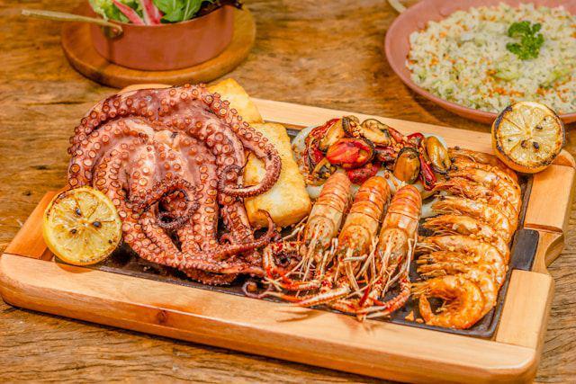 5 Rekomendasi Tempat Makan Seafood di Bandung Maknyus, Wajib Coba!