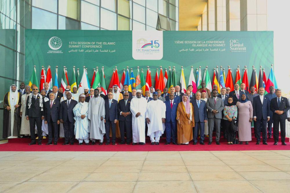 Menlu RI Angkat Isu Perempuan Afghanistan di KTT OKI Gambia