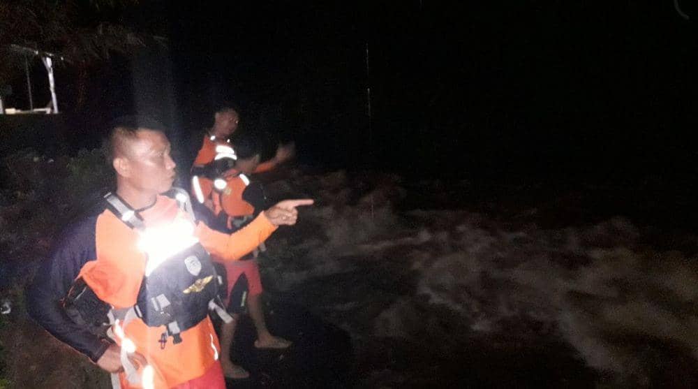 (Motor Pasutri tergelincir di jalan tikungan Lahat saat hujan deras) IDN Times/istimewa
