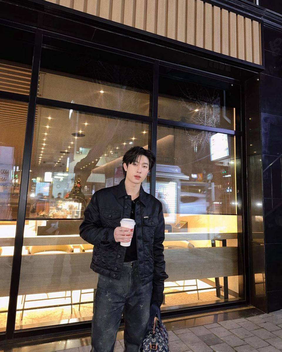 Yim Pharinyakorn (instagram.com/mynameis_yim)