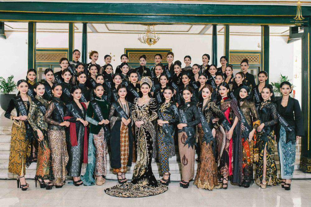 Potret Finalis Miss Mega Bintang Indonesia 2024 di Sashing Ceremony (Instagram.com/yayasanduniamegabintang)