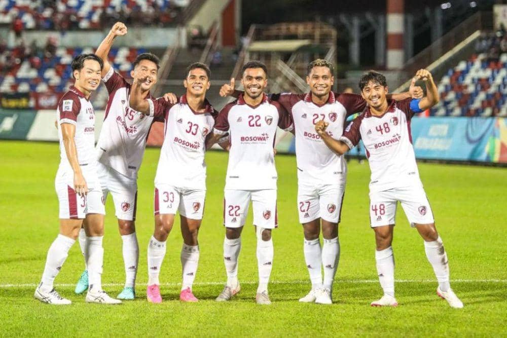 Joao Pedro (ketiga dari kiri) merayakan gol yang dicetak rekan setimnya saat matchday keenam Grup H AFC Cup 2023/24 antara Sabah FC versus PSM Makassar yang berlangsung di Likas Stadium Kinabalu, 14 Desember 2023. (Instagram.com/psm_makassar)