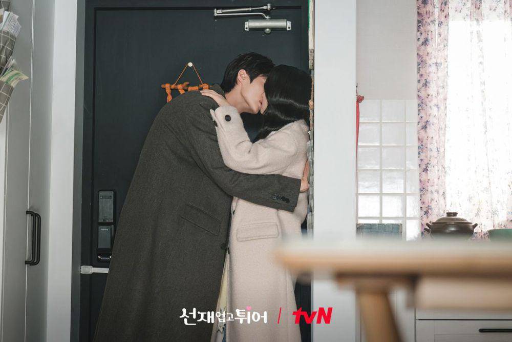 Still cut Lovely Runner (Instagram.com/tvn_drama)