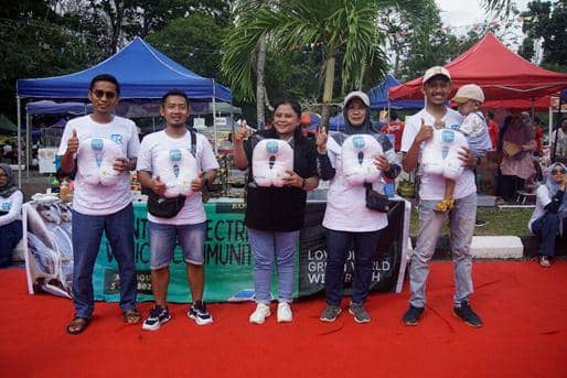 Konvoi kendaraan listrik melibatkan manajemen PLN, Polres Kota Bontang, dan anggota komunitas B-RICH. Foto PLN