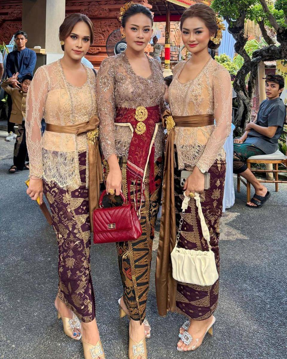 potret keluarga Mahalini di acara mepamit (instagram.com/nindypricilia)