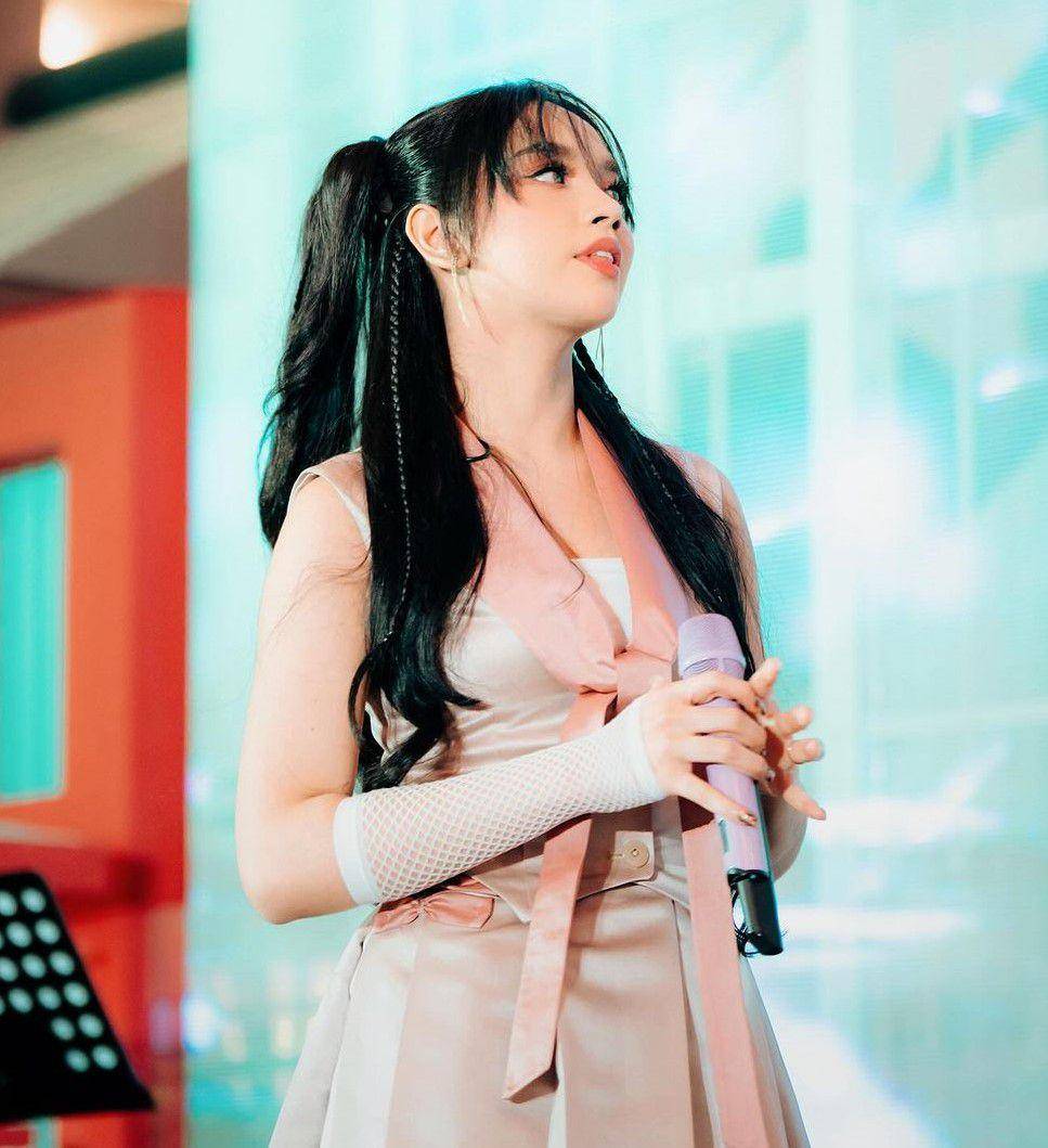 gaya rambut berponi ala Lyodra Ginting (instagram.com/lyodraofficial)