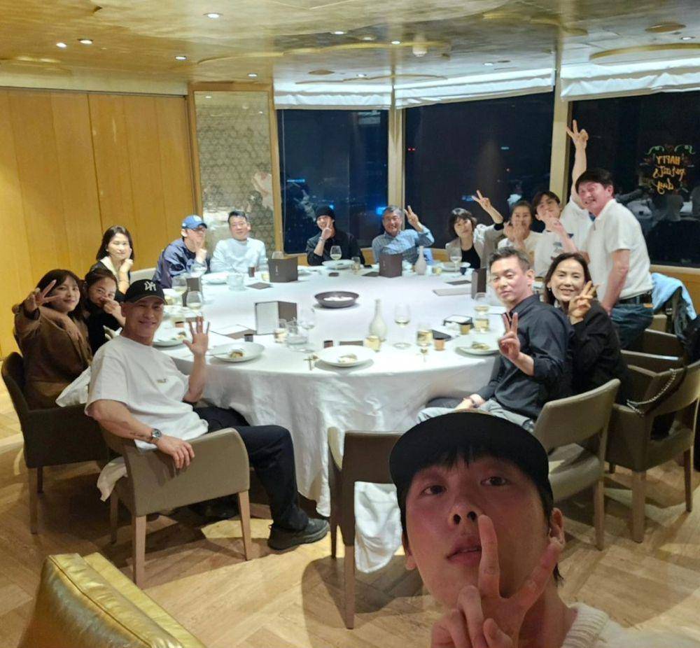 potret member ASTRO rayakan Parents Day (instagram.com/ddana_yoon)