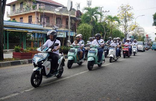 Konvoi Komunitas Pengguna Kendaraan Listrik di Bontang