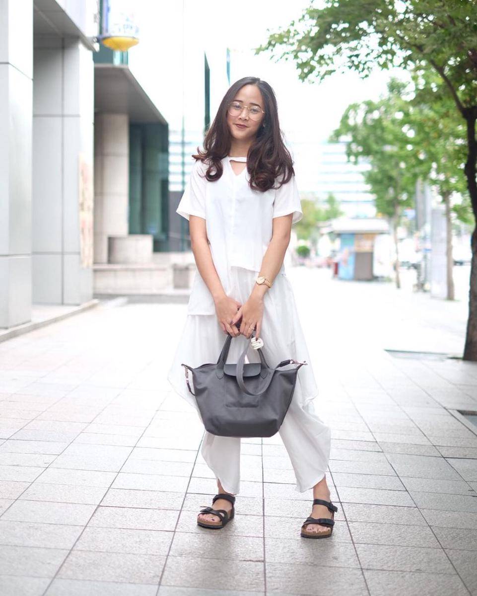 outfit smart casual ala Almiranti Fira (instagram.com/almirantifira)