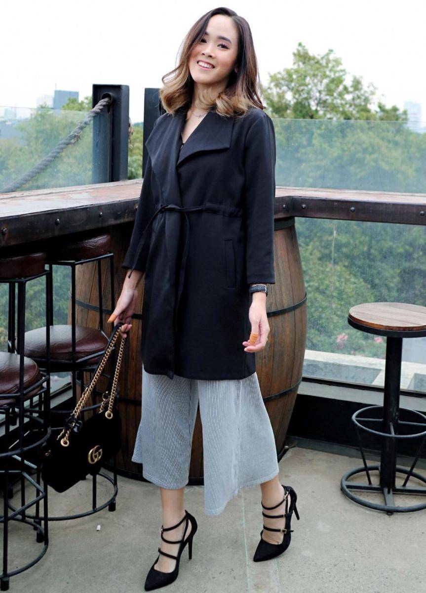 outfit smart casual ala Almiranti Fira (instagram.com/almirantifira)