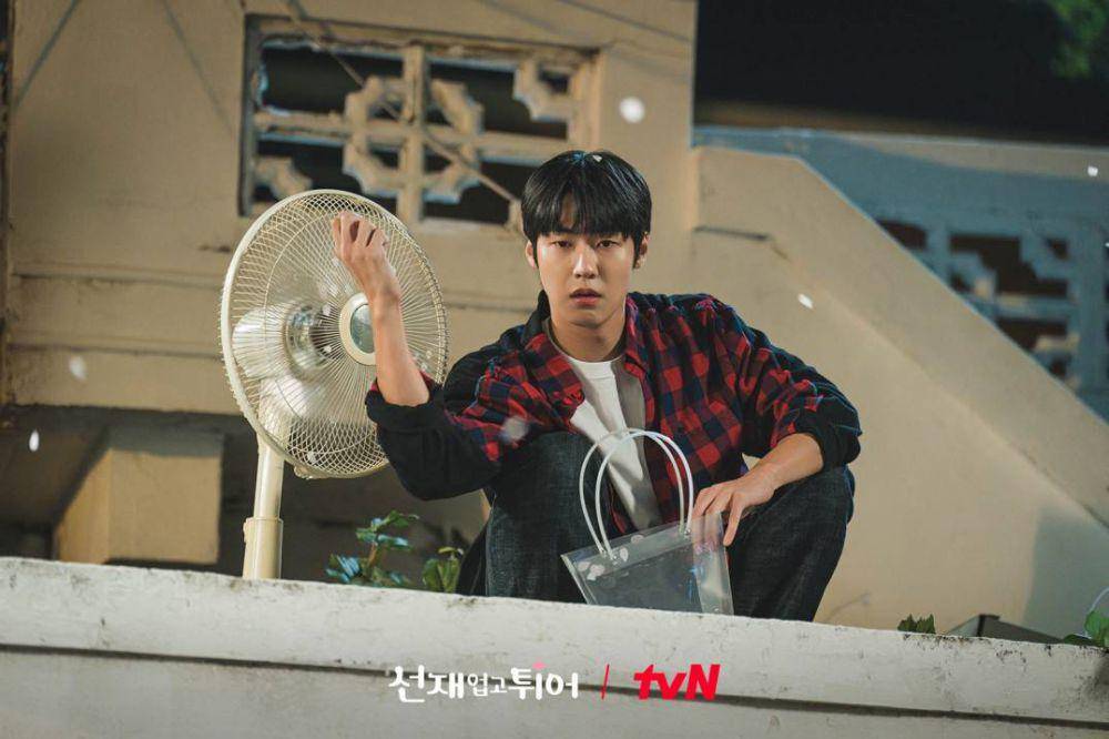 Lee Seung Hyub dalam drama Lovely Runner (dok. tvN/Lovely Runner)