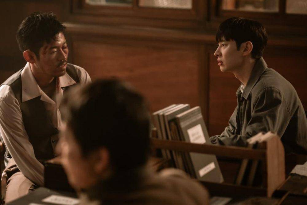 Kang In Kwon dan Lee Je Hoon di Chief Detective 1958 (dok. MBC/Chief Detective 1958)