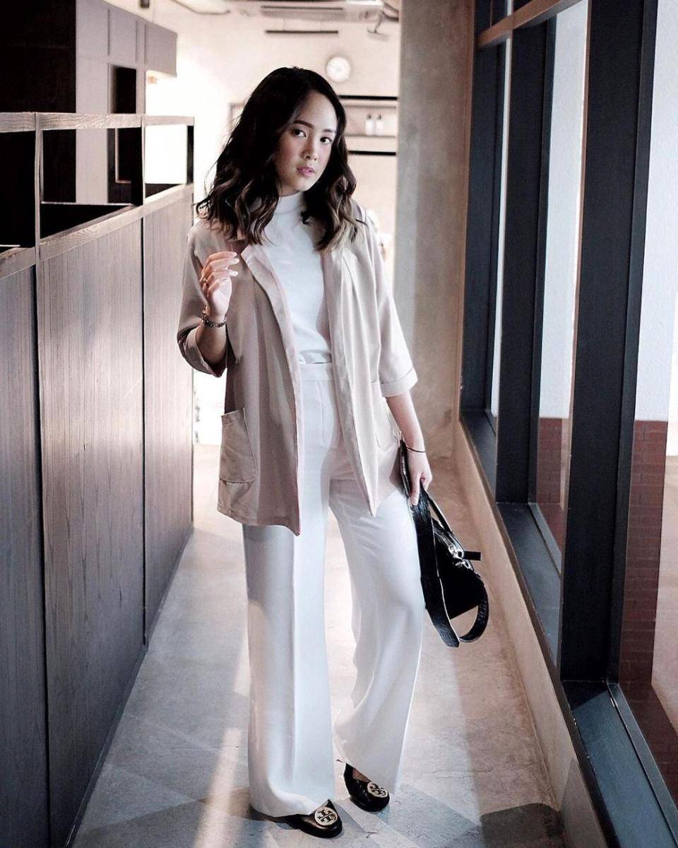 outfit smart casual ala Almiranti Fira (instagram.com/almirantifira)