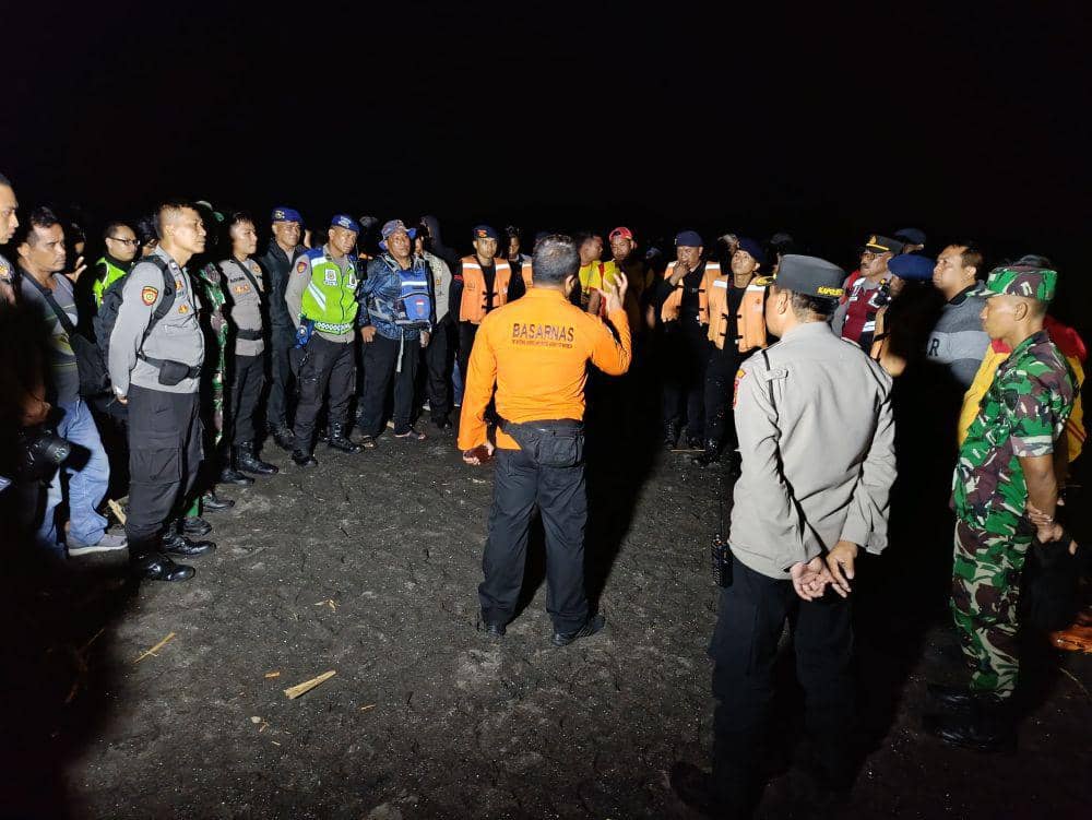 Pencarian korban hilang di Pantai Saba Gianyar. (Dok. IDN Times/istimewa)