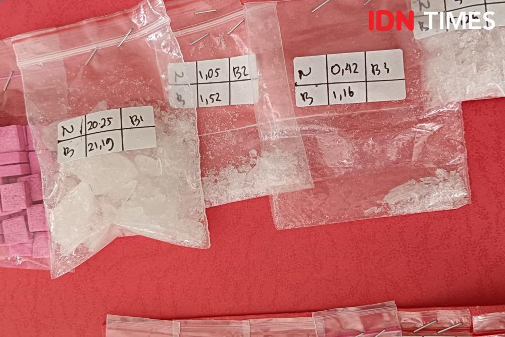 Sepasang Kekasih di Padangsidimpuan Kompak Jualan Sabu-sabu