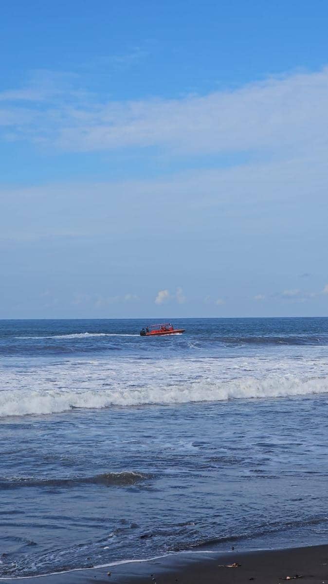 Pencarian korban hilang di Pantai Saba Gianyar. (Dok. IDN Times/istimewa)