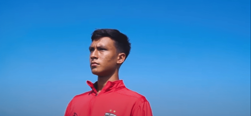 Maouri Simon mengenakan seragam Bali United. (Baliutd.com)
