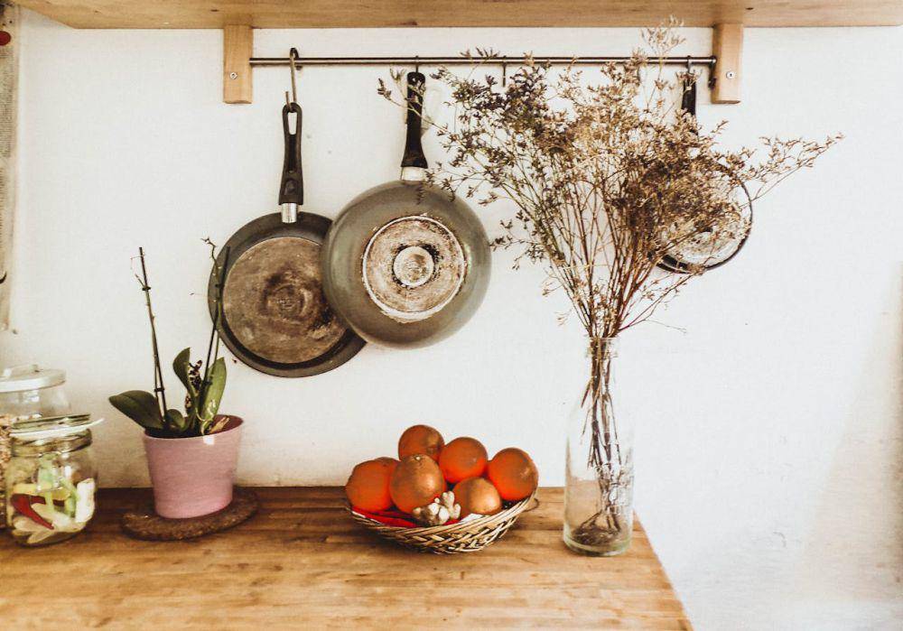dekorasi dapur sederhana (pexels.com/Niki Nagy)