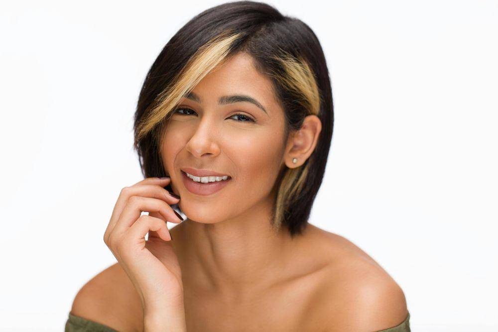 ilustrasi gaya rambut money piece (pexels.com/Terry Rajsombath)