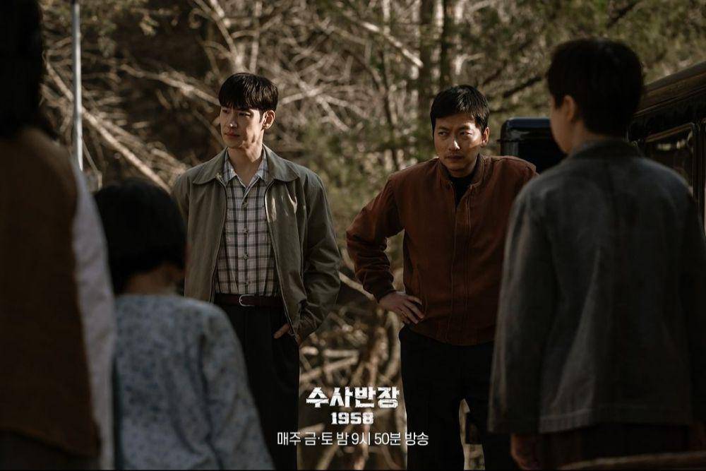 Lee Ji Hoon dan Lee Dong Hwi di Chief Detective 1958 (instagram.com/mbcdrama_now)