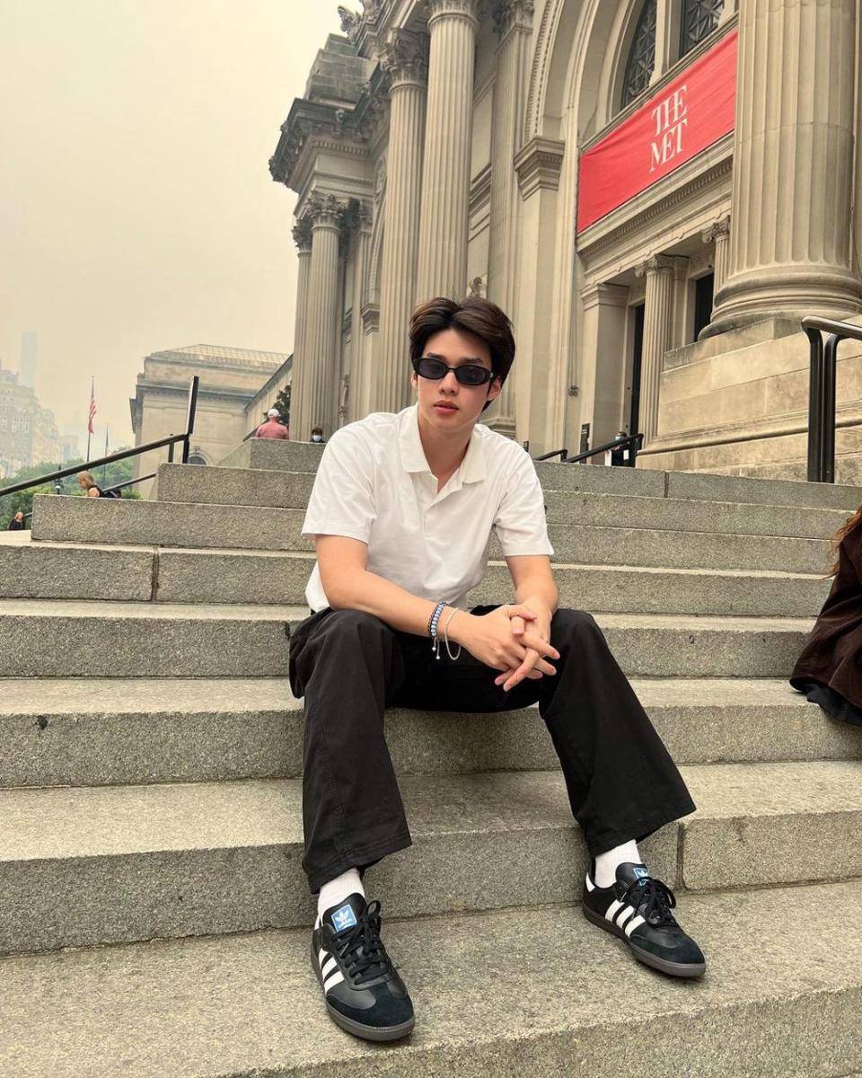 outfit ngampus ala Peemapol Panichtamrong (instagram.com/peakpeemapol)