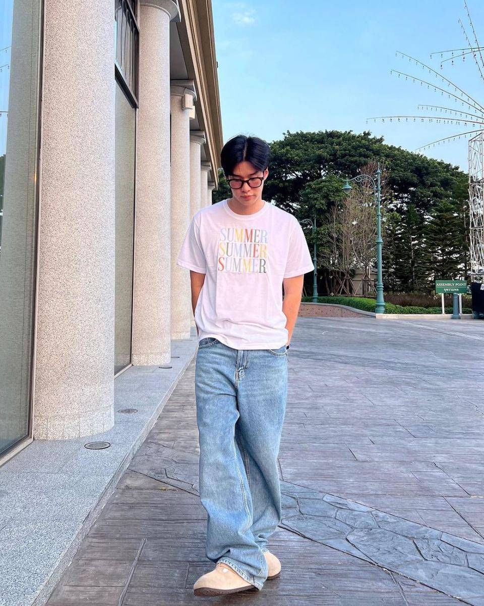 outfit ngampus ala Peemapol Panichtamrong (instagram.com/peakpeemapol)