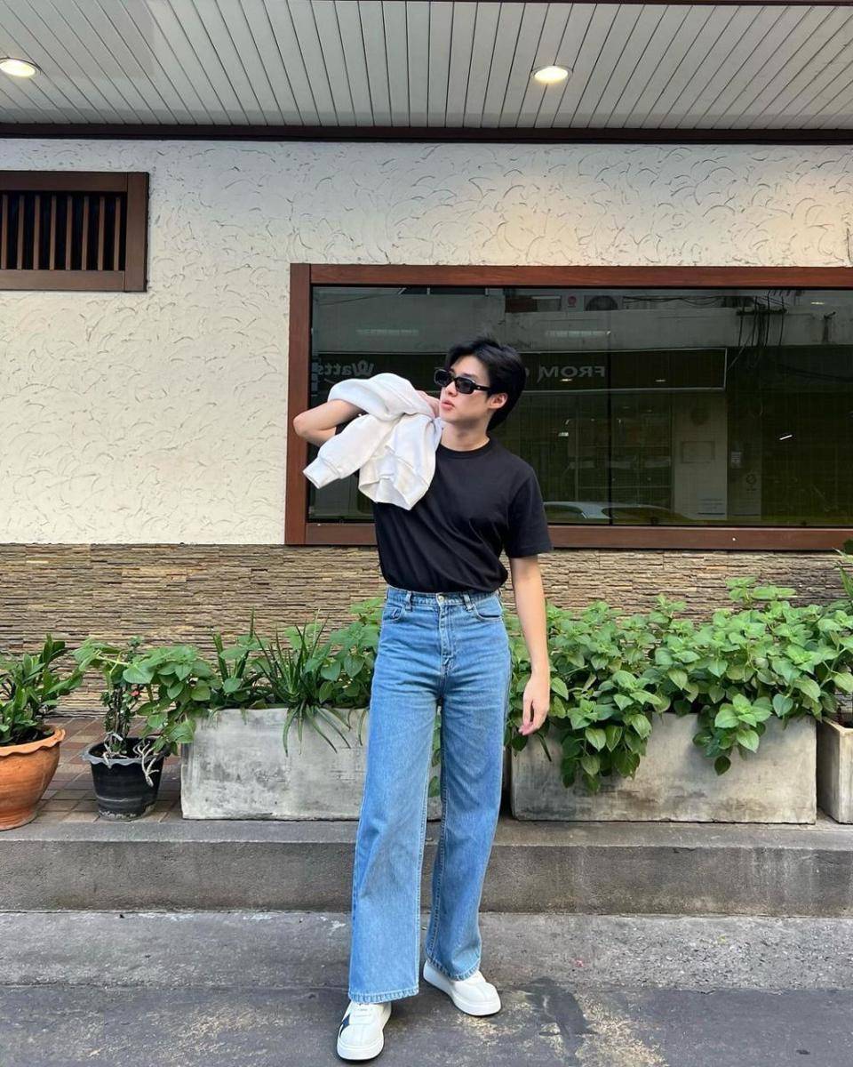 outfit ngampus ala Peemapol Panichtamrong (instagram.com/peakpeemapol)