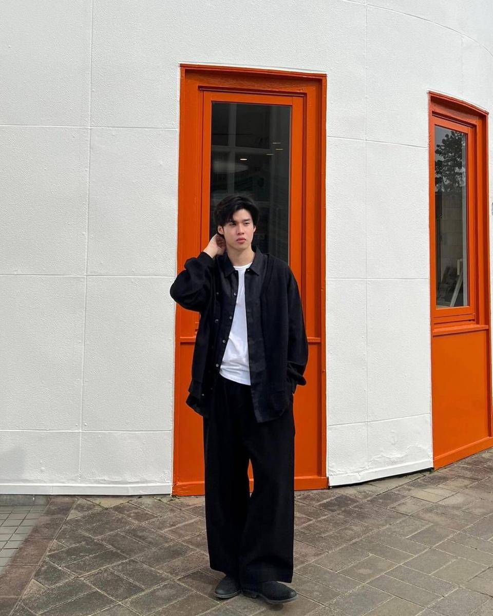 outfit ngampus ala Peemapol Panichtamrong (instagram.com/peakpeemapol)