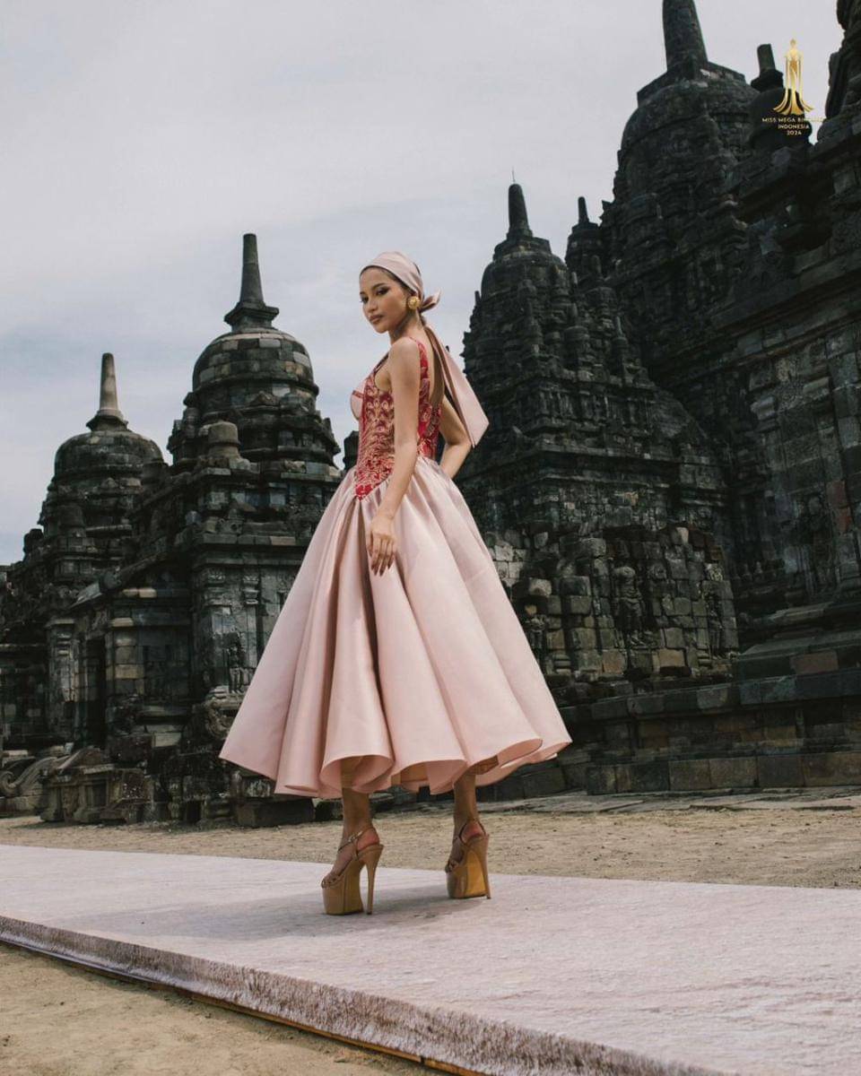 Potret Finalis MMBI 2024 dari Jawa Saat Fashion Show di Candi Sewu (Instagram.com/yayasanduniamegabintang)