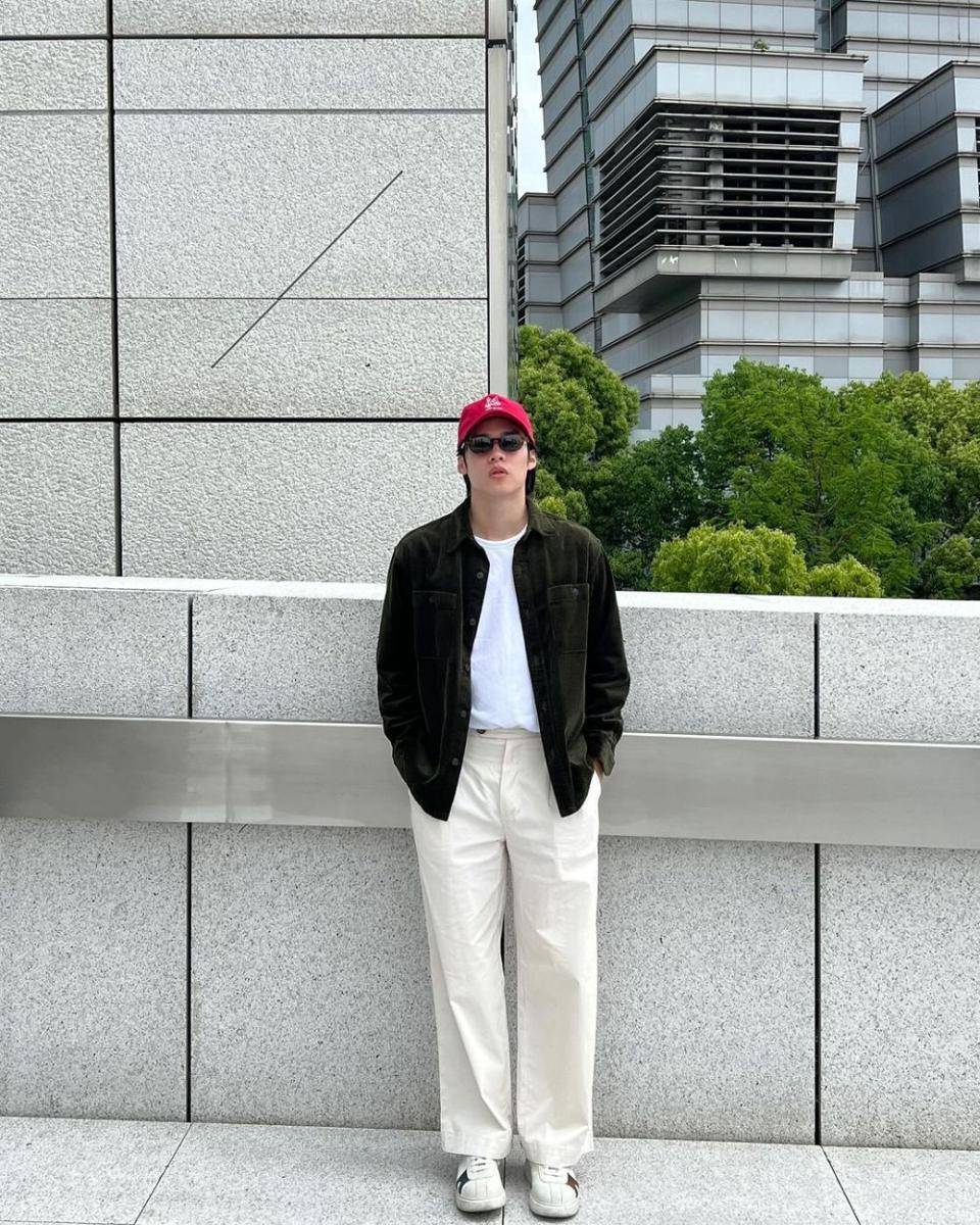 outfit ngampus ala Peemapol Panichtamrong (instagram.com/peakpeemapol)