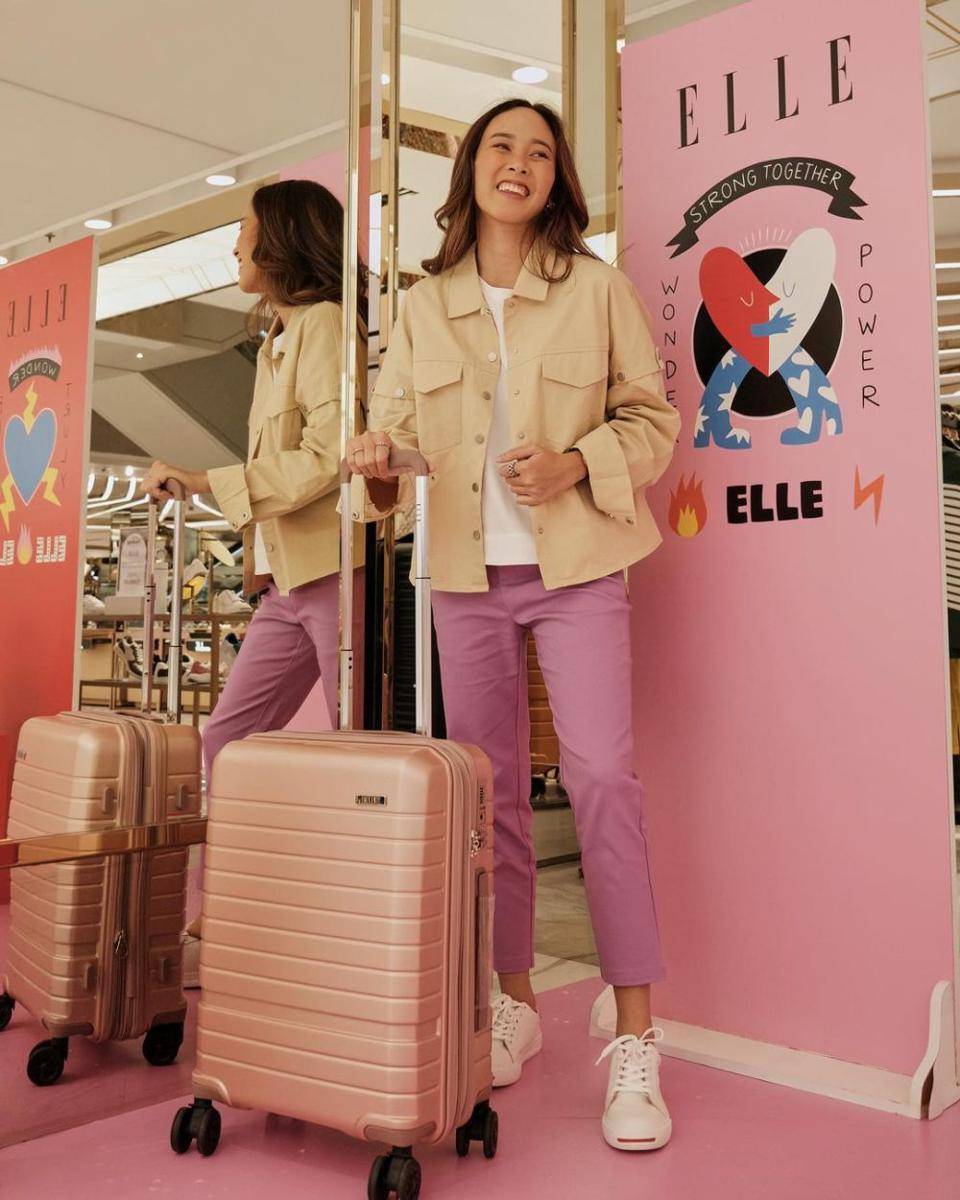 outfit smart casual ala Almiranti Fira (instagram.com/almirantifira)