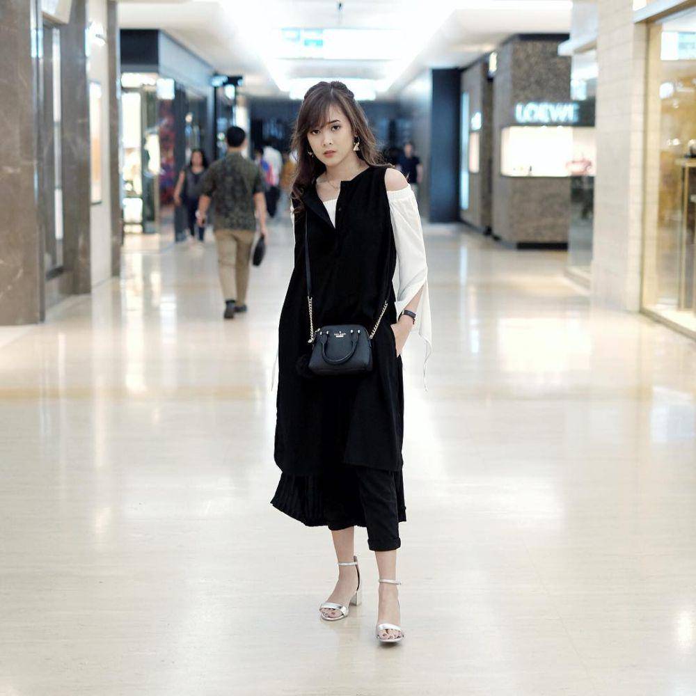 outfit smart casual ala Almiranti Fira (instagram.com/almirantifira)
