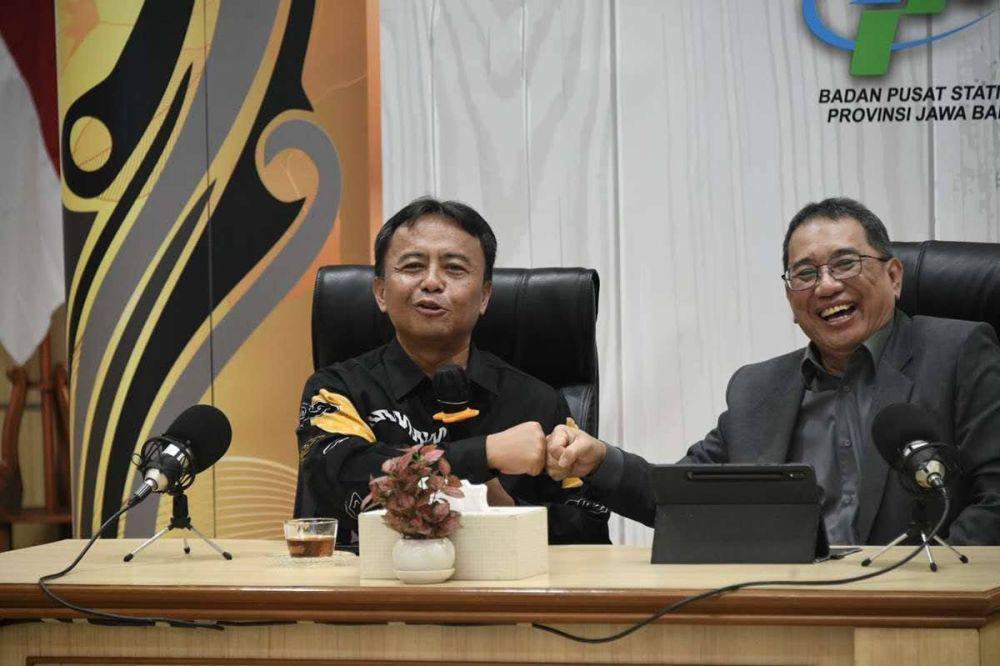 Sekretariat Daerah (Sekda) Jabar Herman Suryatman saat menghadiri Rilis Berita Statistik Badan Pusat Statistik (BPS) Jabar di kantor BPS Jabar, Kota Bandung, Kamis (2/5). (dok. Pemdaprov Jabar)