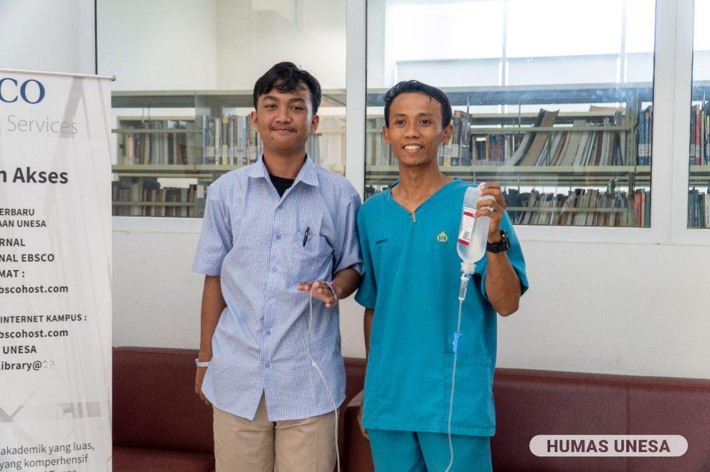 Sambil Diinfus, Razzaq Tetap Nekat Ikuti UTBK di Unesa