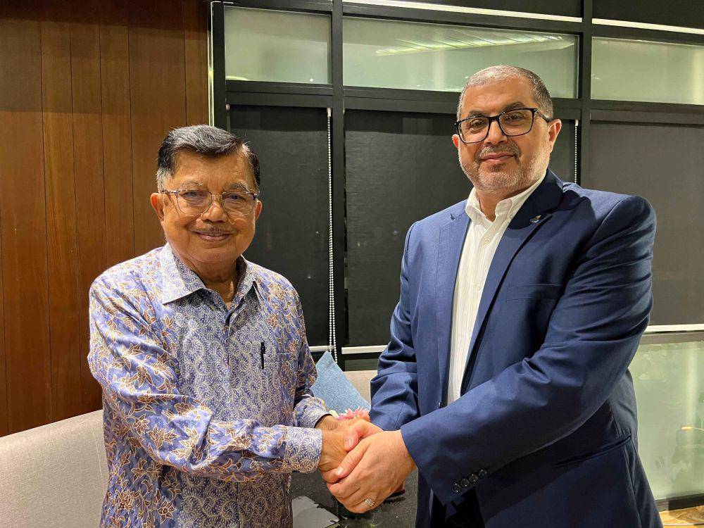 Wapres ke-10 dan ke-12 Jusuf Kalla (JK) melakukan Pertemuan dengan delegasi Hamas yang dipimpin Pejabat Biro Politik dan Wakil Kepala Internasional Hamas Urusan Internasional Dr. Bassem Naim. (dok. Media Tim JK)