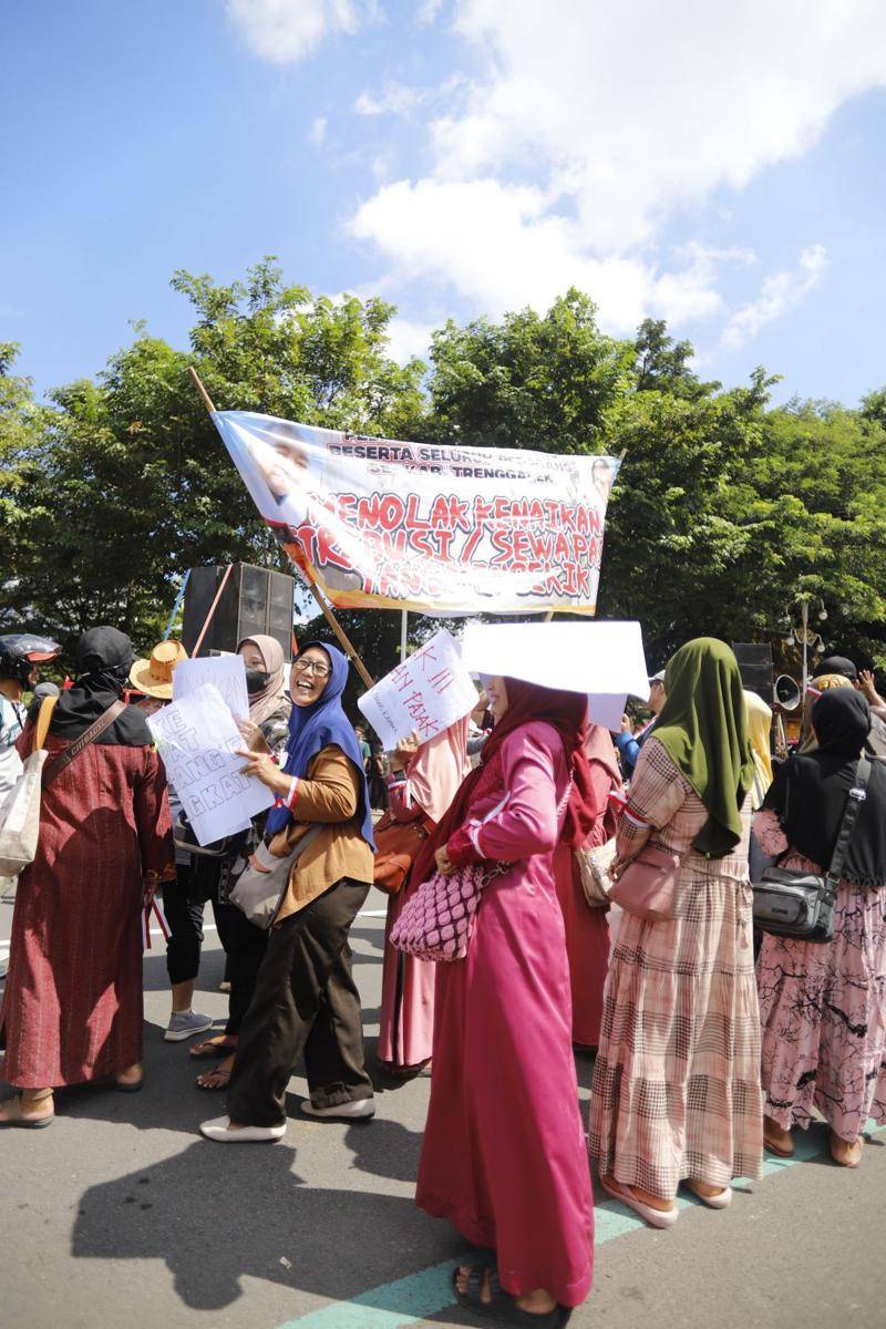 Pedagang pasar tradisional di Trenggalek saat menggelar unjuk rasa. IDN Times/ istimewa