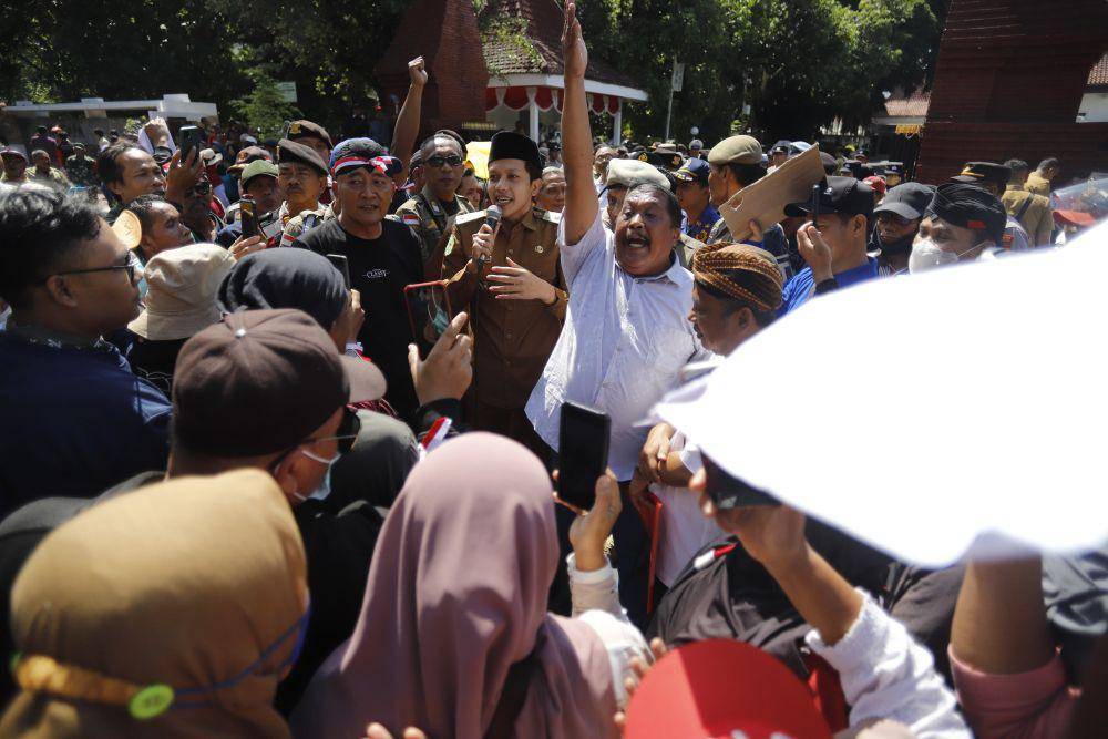 Pedagang pasar tradisional di Trenggalek saat menggelar unjuk rasa. IDN Times/ istimewa