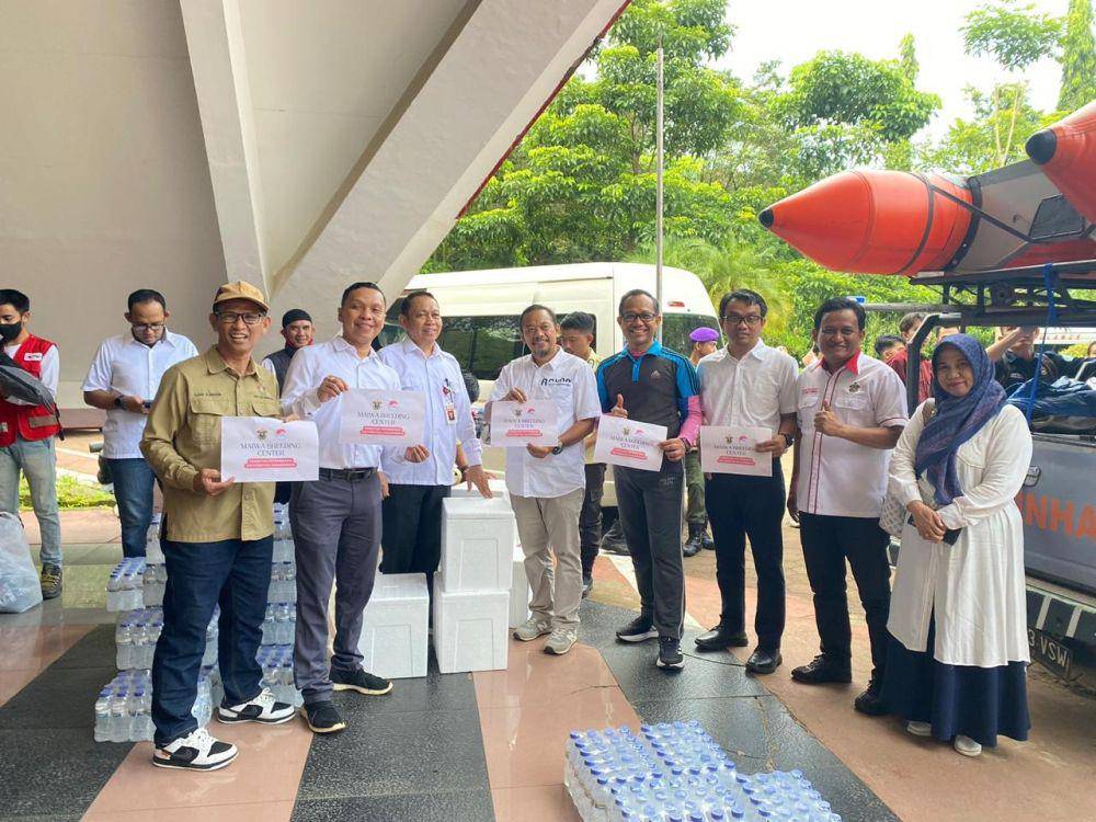 Pelepasan tim tanggap bencana dan bantuan logistik dari Universitas Hasanuddin (Unhas) Makassar di Rektorat Kampus Tamalanrea pada Senin 6 Mei 2024. (Dok. Humas Unhas)