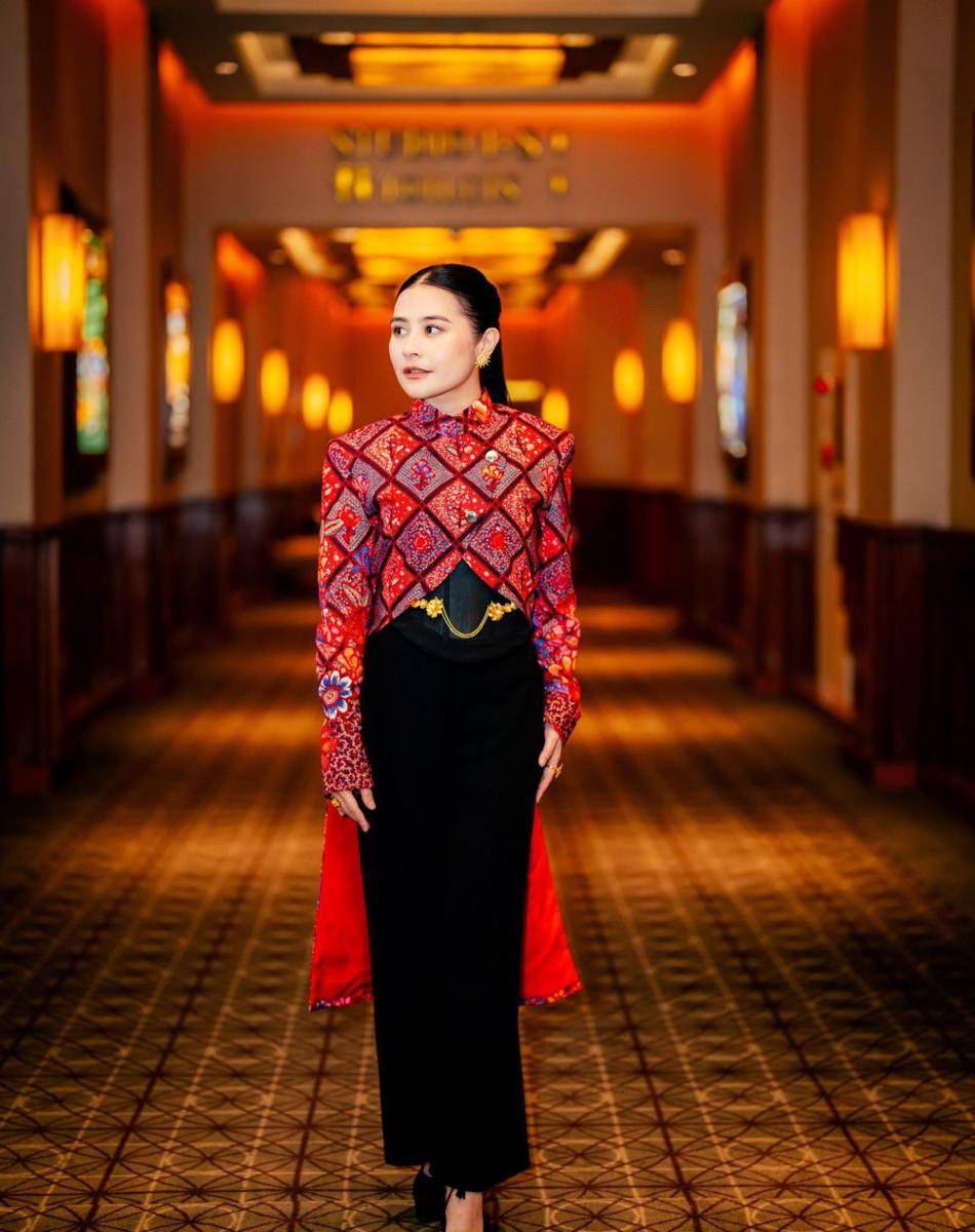 model baju batik 2024 (instagram.com/wilsenwillimofficial)