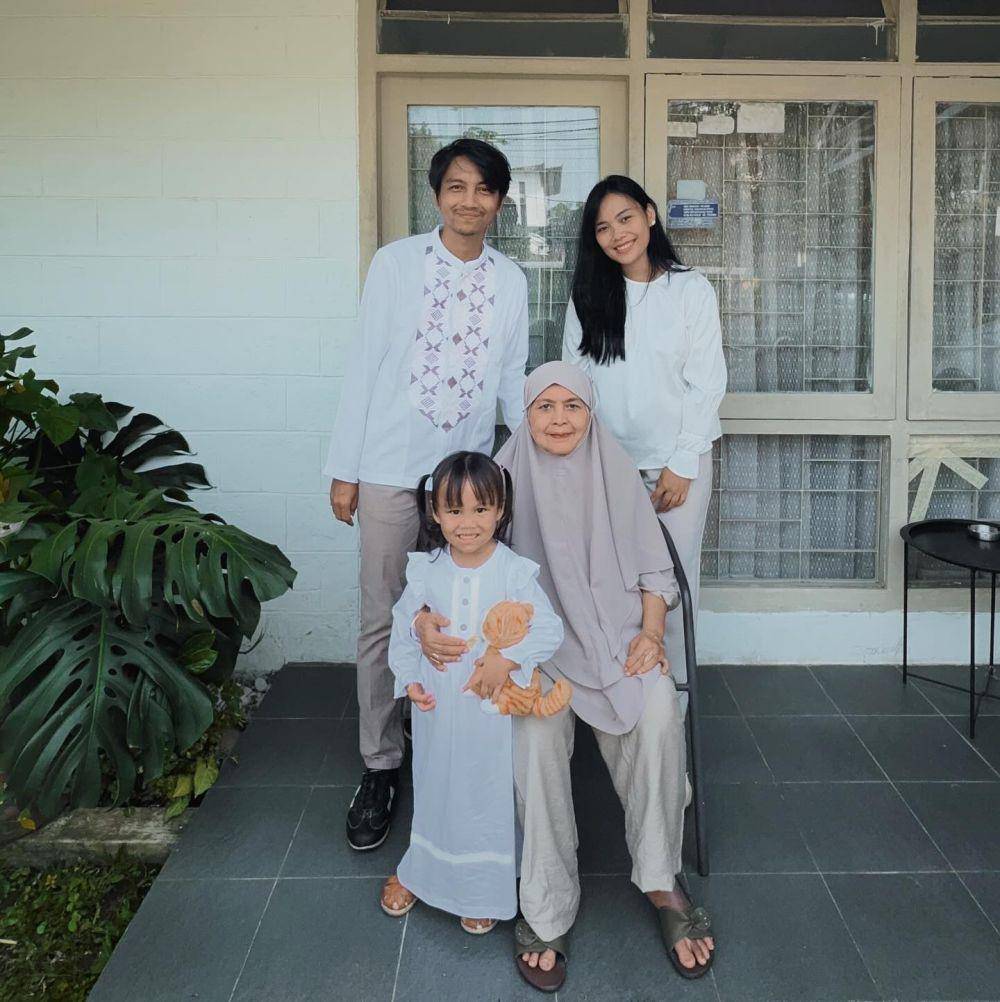 potret kenangan Fiersa Besari dan ibunda (instagram.com/fiersabesari)