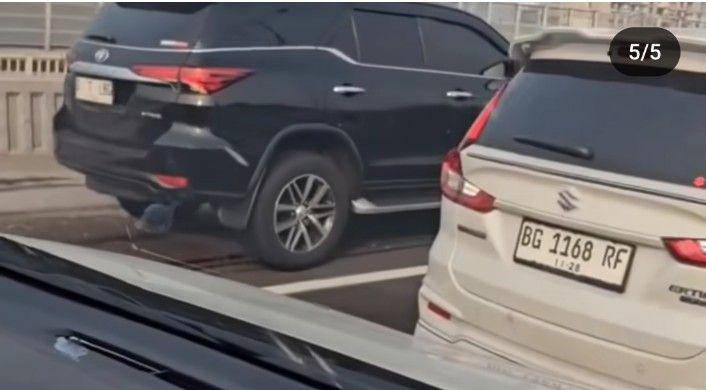 Fortuner polisi berubah pelat nomor. (Istimewa)