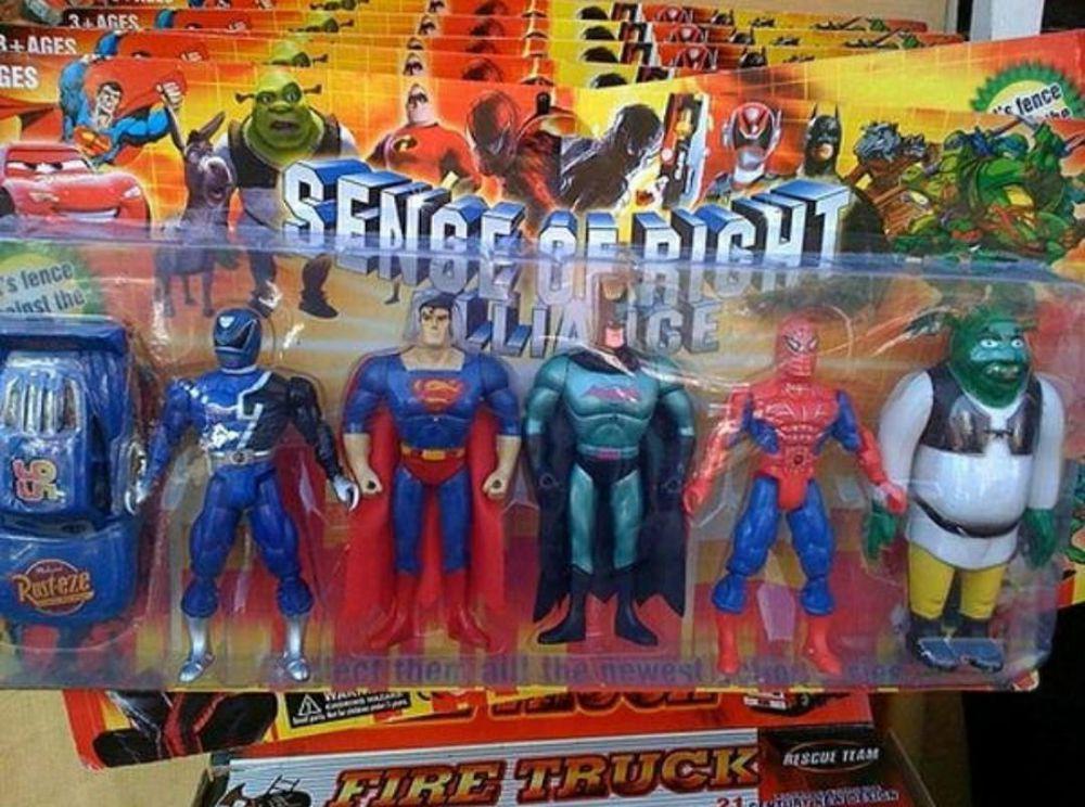 8 Potret Aliansi Kocak Mainan Superhero, Anehnya di Luar Nalar Banget