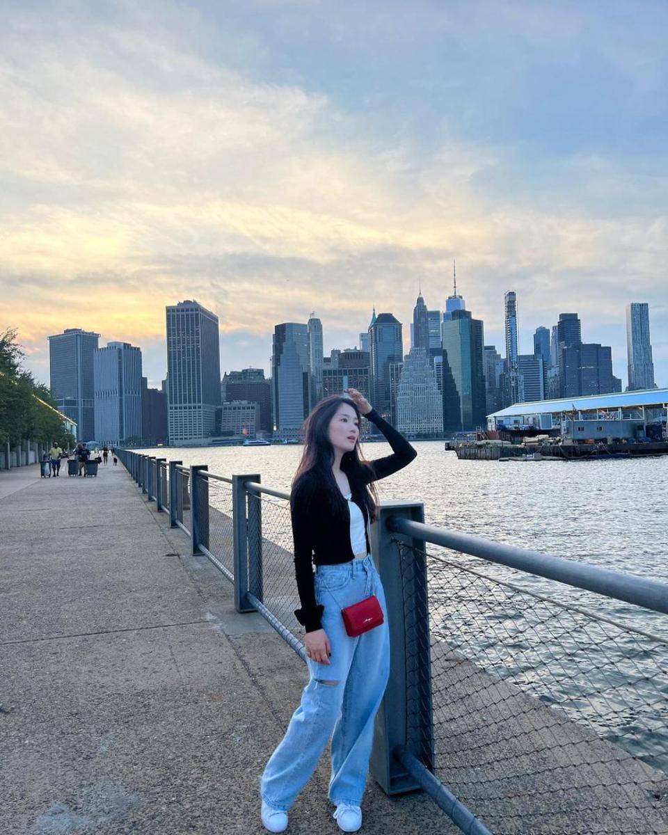 referensi daily outfit ala Kim Hye Yoon (instagram.com/hye_yoon1110)