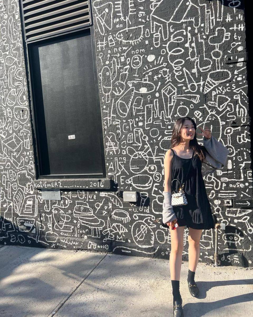 referensi daily outfit ala Kim Hye Yoon (instagram.com/hye_yoon1110)